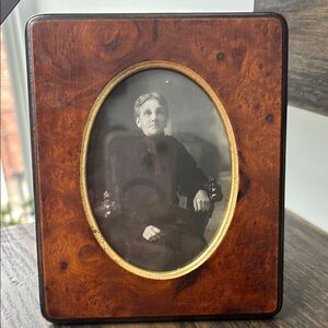 Vintage Selli G Gabrielle Florence burled wood frame, gold trim, oval opening